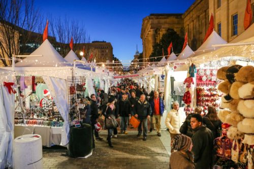 https://www.facebook.com/DowntownHolidayMarket/photos/a.346012688777587.84980.143036115741913/1005228722855977/?type=1&theater